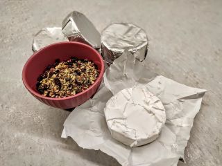 @mytina_uh poslední kousek naší grilovačky je GRILOVANÝ HERMOŠ. A na hermoš jedině LADY GRIL ... UŽ ZÍTRA ‼️‼️‼️ #jpkoreni...