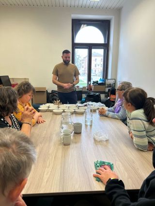 Tak vypadala přednáška o koření pro nevidomé na jaře tohoto roku. Historie, popis, zajímavosti, ochutnávka, možnost nákupu...